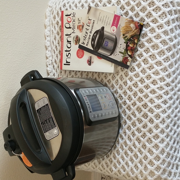 Instant Pot Other - Instant Pot 6 Qt Duo Plus 9-in-1 Electric Pressure Cooker Plus Recipe Books